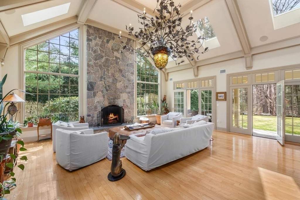 Photo of 80 Loring Road