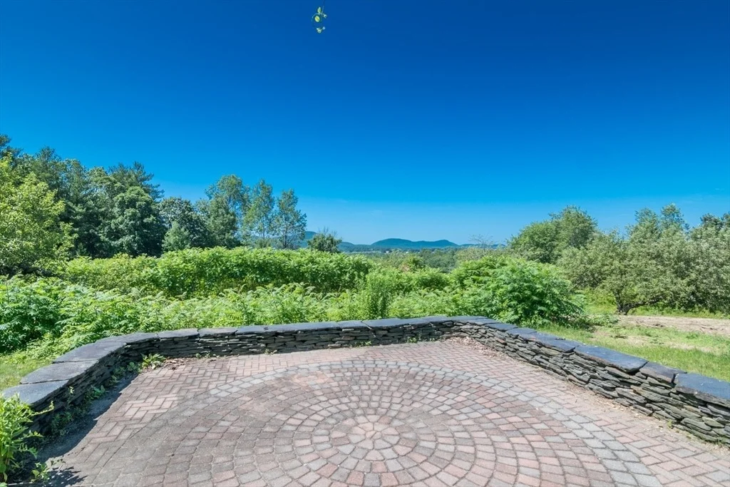 Photo of 53 Iduna Ln