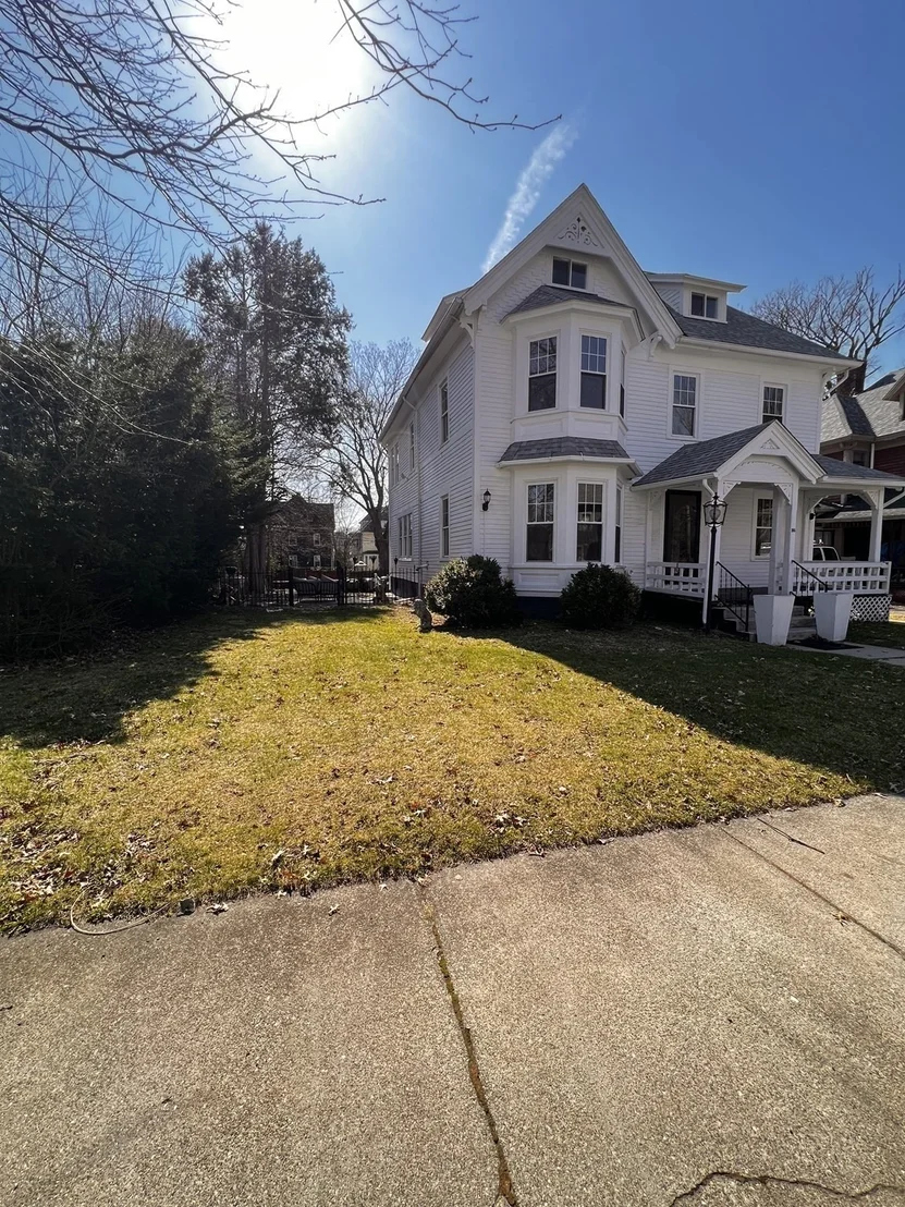 Photo of 186 Buckingham St.