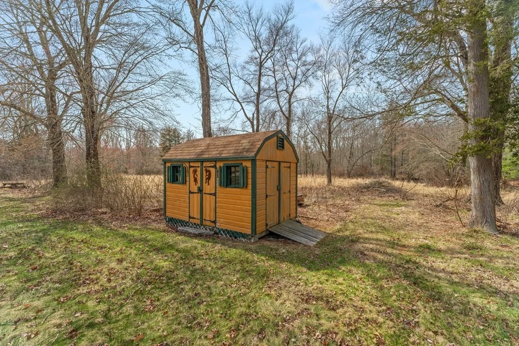 Photo of 15 Quissett Rd