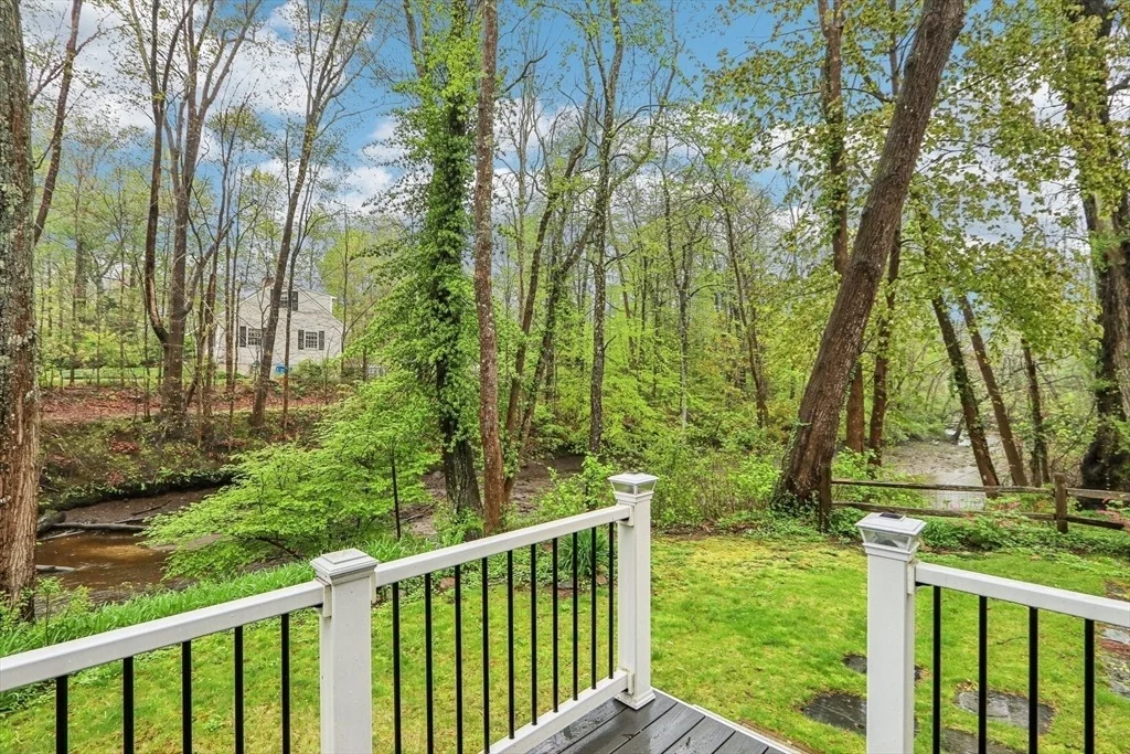 Photo of 118 River Rd