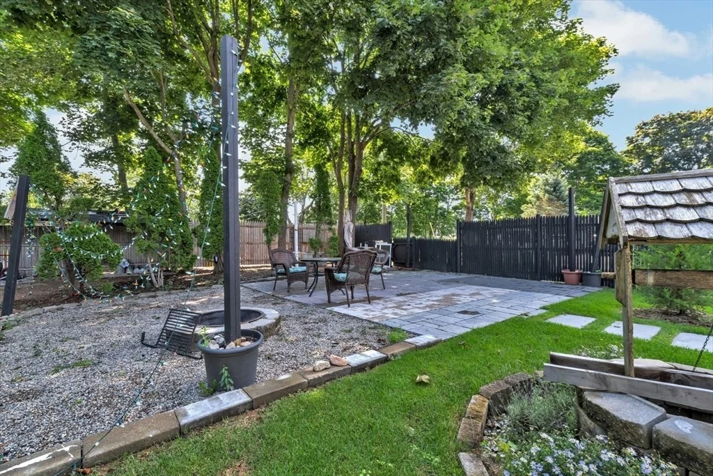 Photo of 44 Maple Avenue
