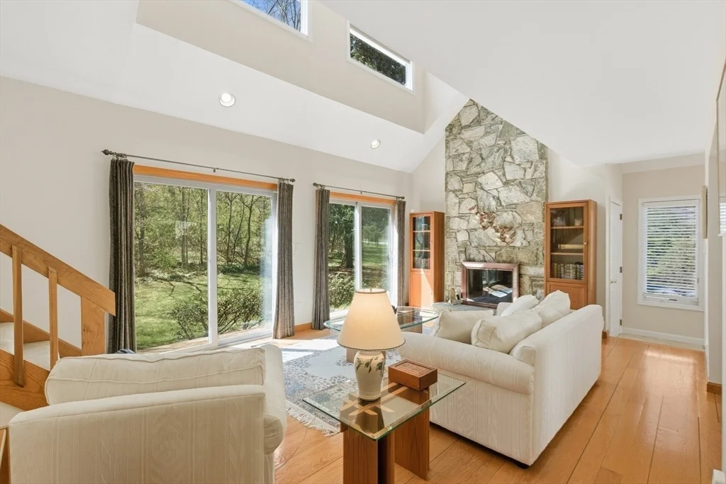 Photo of 641 Salem End Road