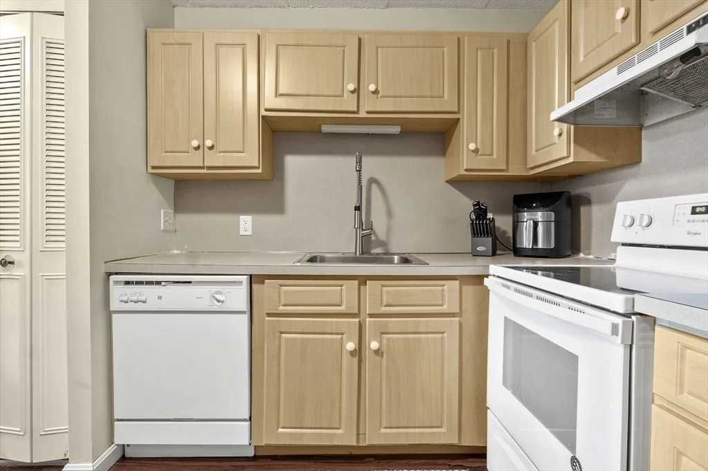 Photo of Unit 32 at 881 Broadway