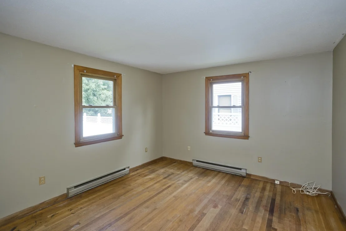 Photo of 956 Granby Rd