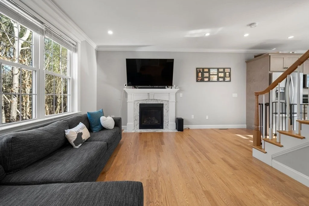 Photo of 24 Lynn Dr