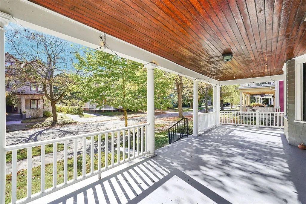 Photo of 32 Spruceland Ave