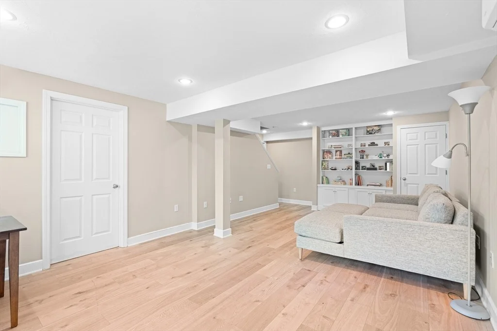 Photo of 6 Crestview Dr