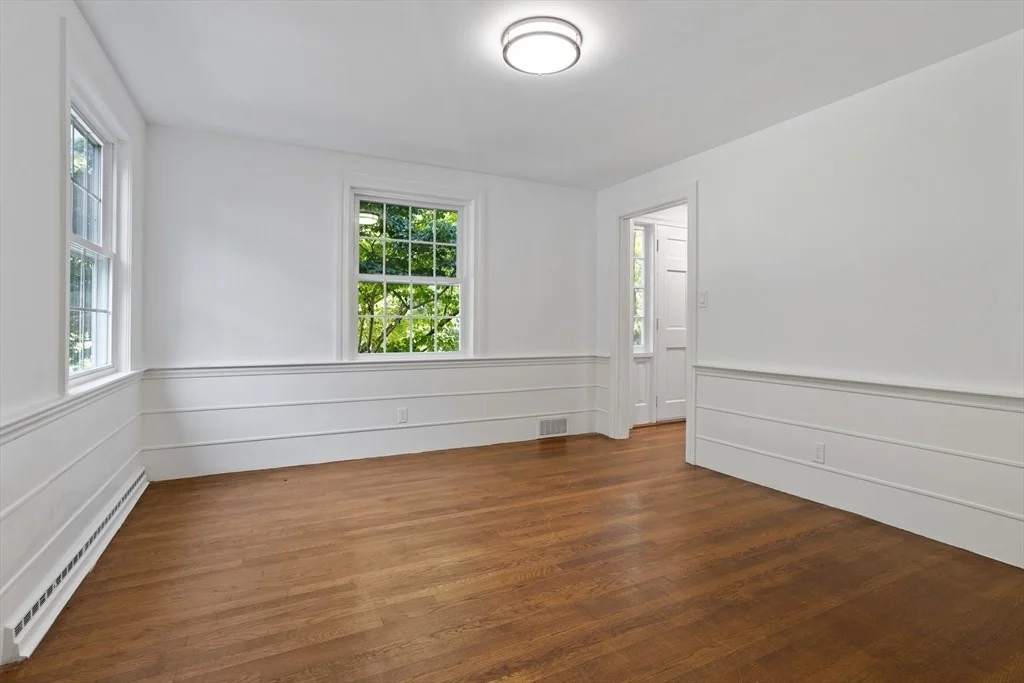 Photo of 4 Meadowbrook Rd