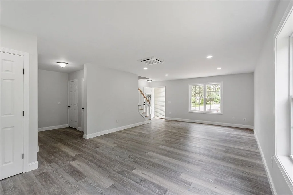 Photo of 572 Pleasant St