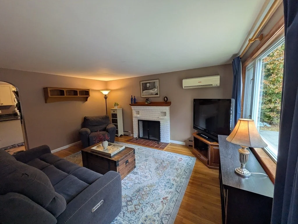 Photo of 293 Pike Ave