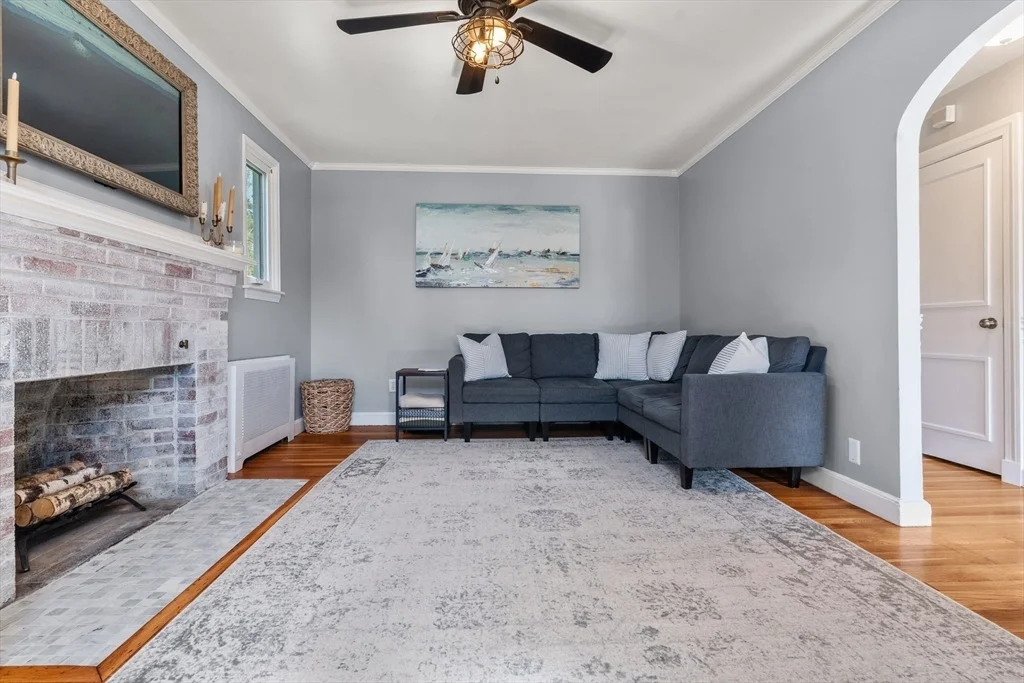 Photo of 28 Riverside Sq