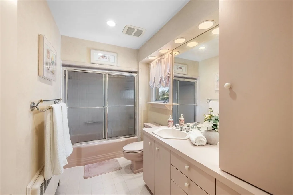 Photo of 21 Phillips Avenue