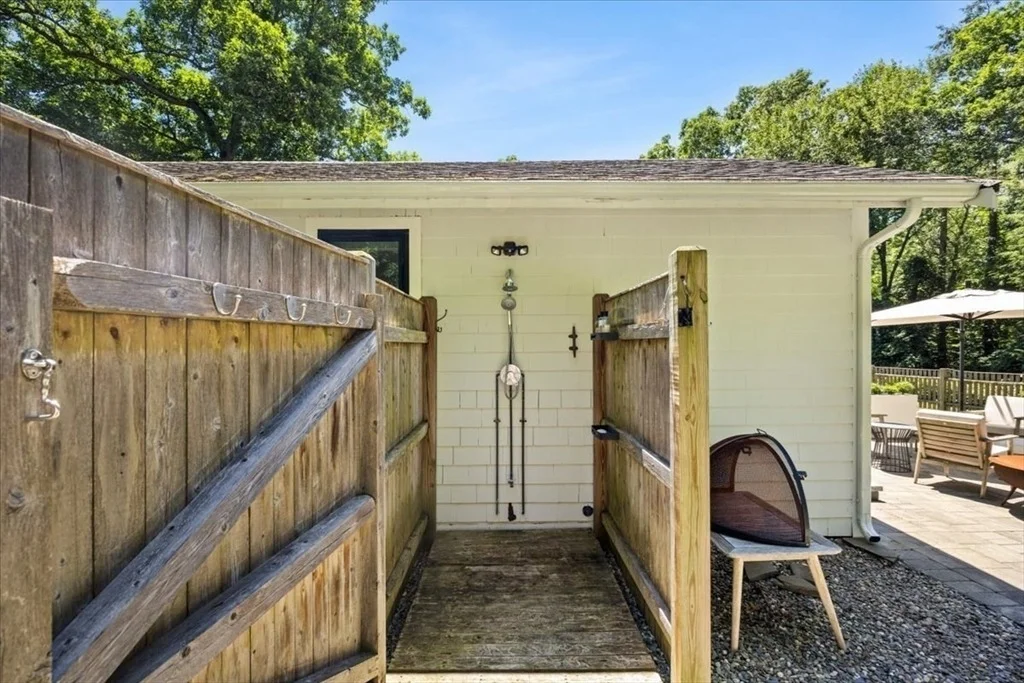 Photo of 822 First Parish Road