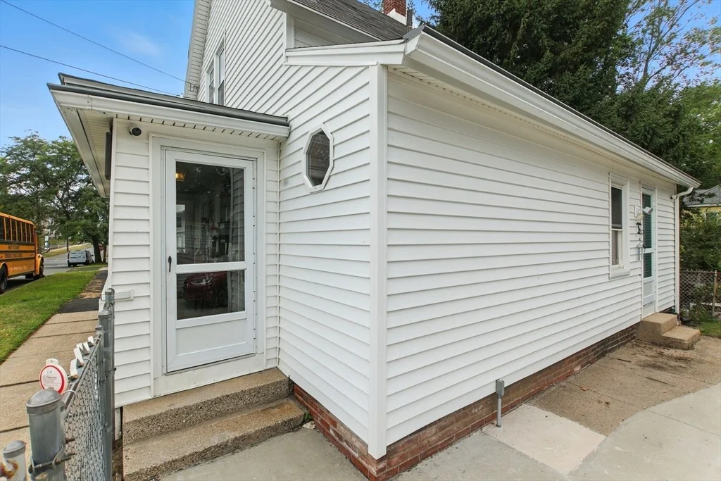 Photo of 2 Lyons St