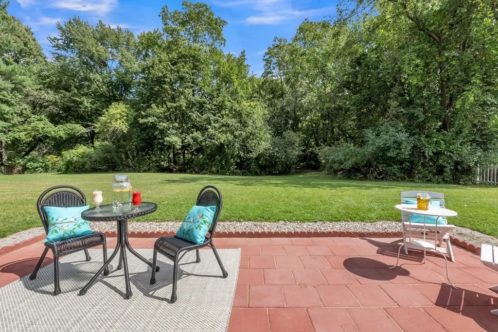 Photo of 33 Ruthellen Rd