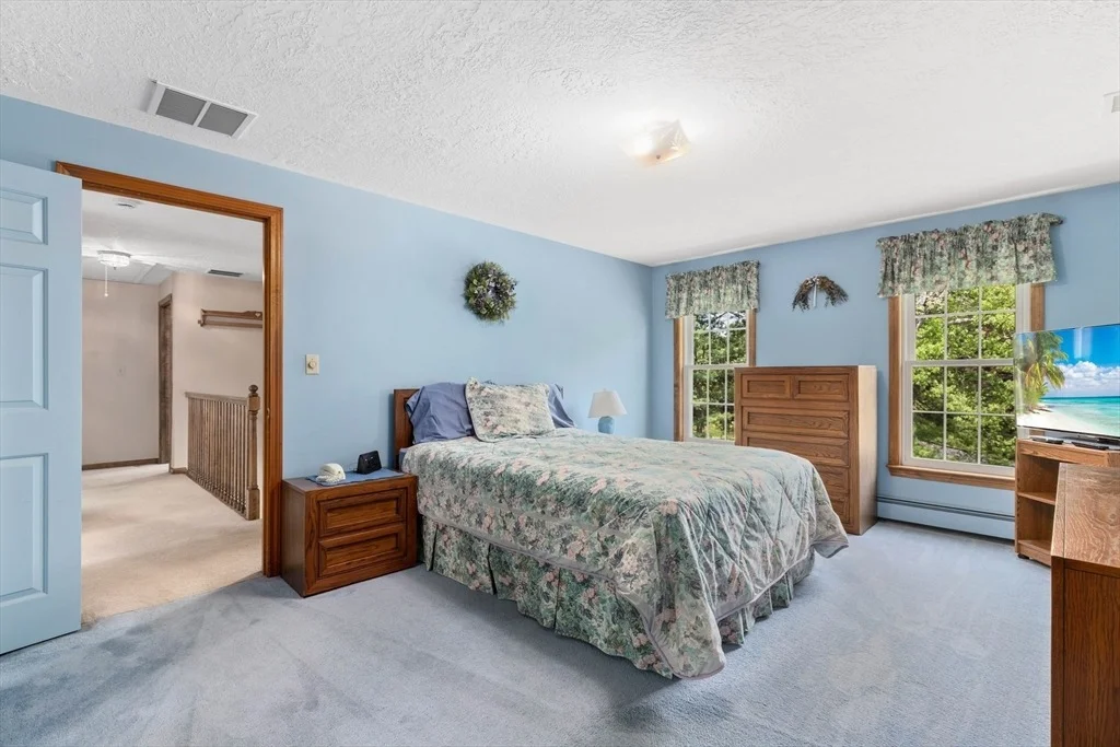Photo of 10 Barnstable Rd