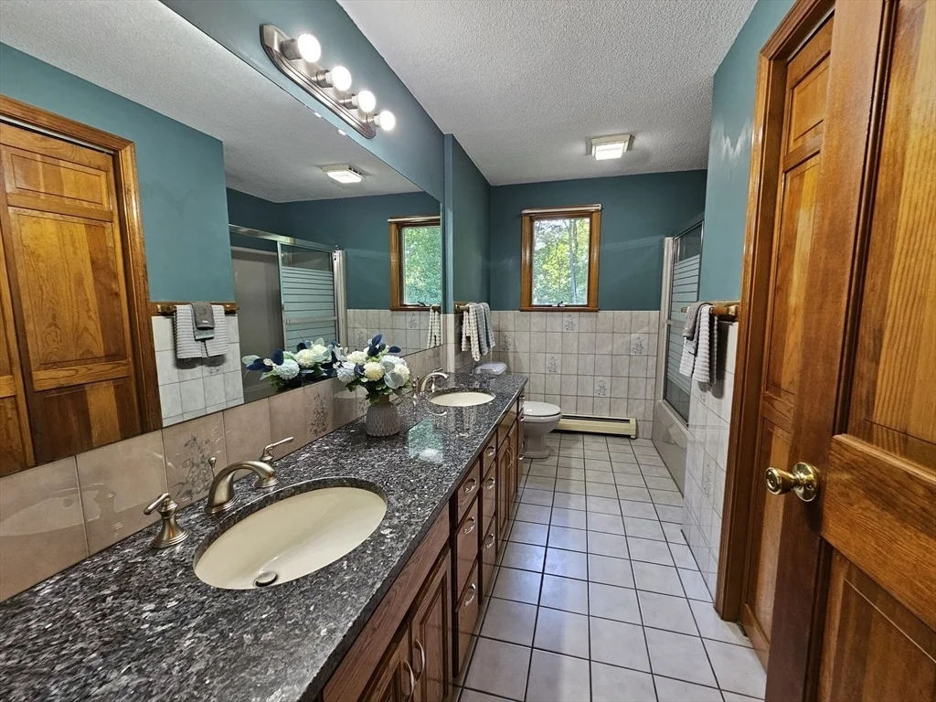 Photo of 80 Elizabeth Dr