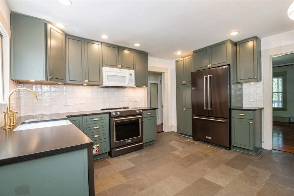 Photo of 34 Lowell Road