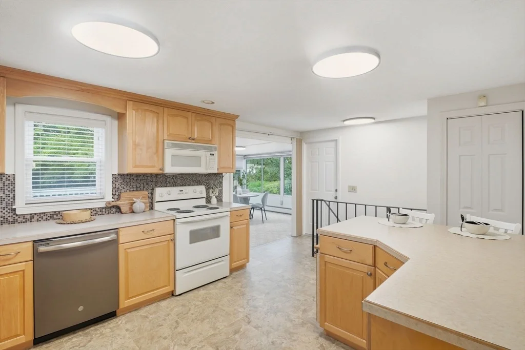 Photo of 221 Glenoak Dr