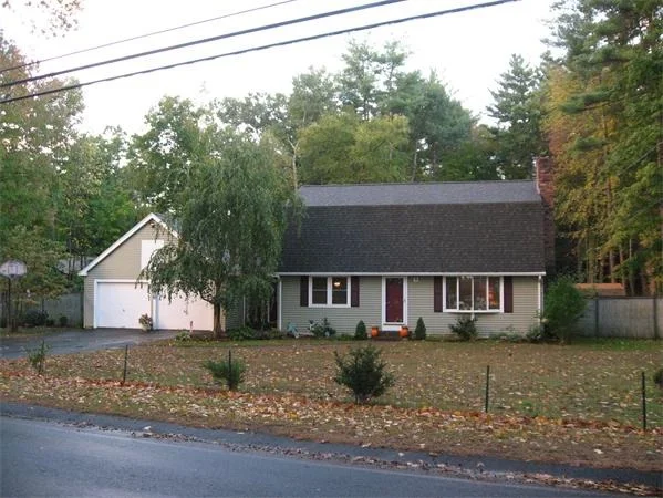 Photo of 260 Loudville Rd