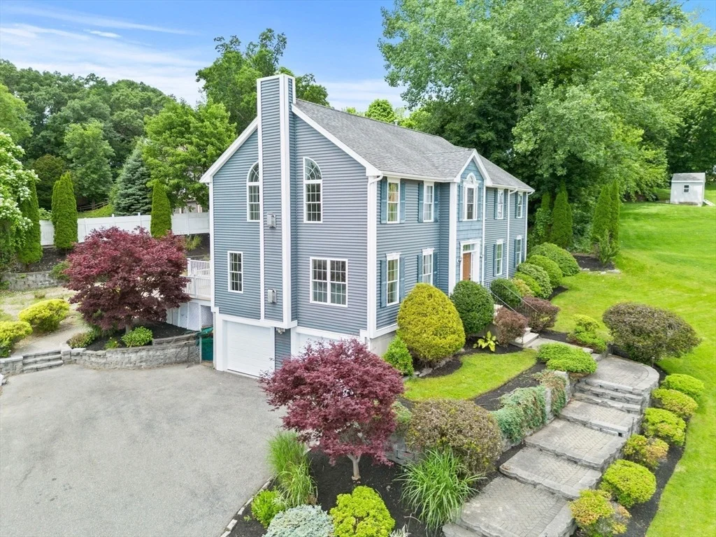 Photo of 8 Woods Hill Cir