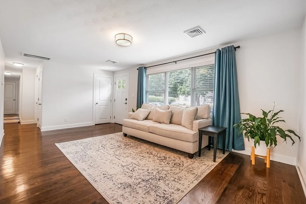 Photo of 19 Edgell Dr