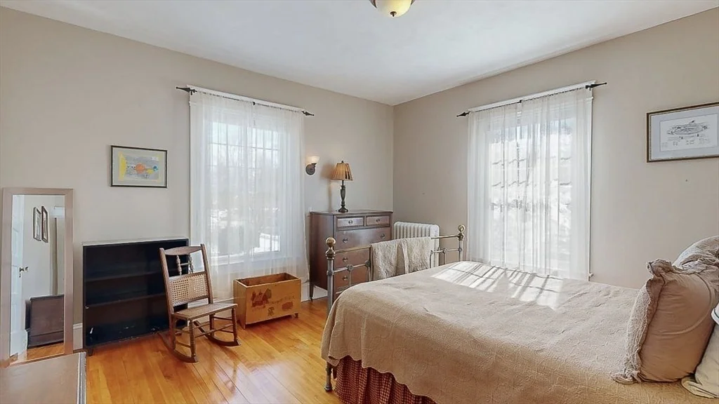 Photo of 907 Pleasant St