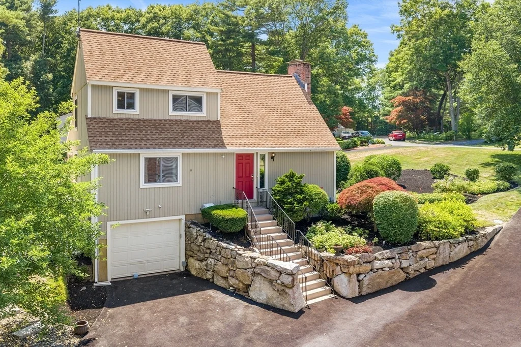 Photo of 7 Sherborne Cir