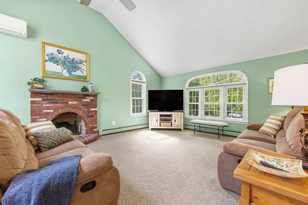 Photo of 18 Fredric Ln