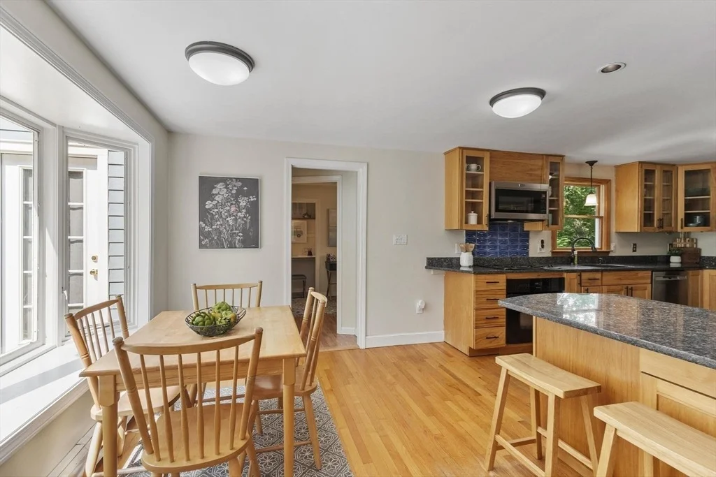 Photo of 215 Middle Rd