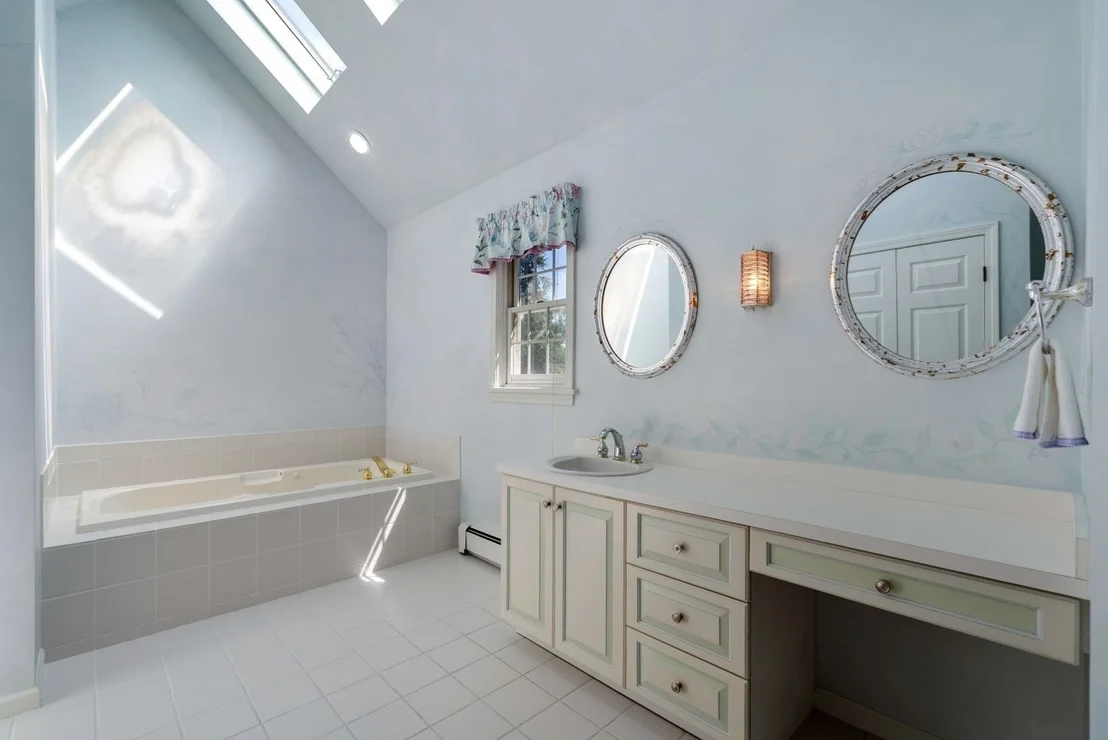 Photo of 14 Powder House Cir