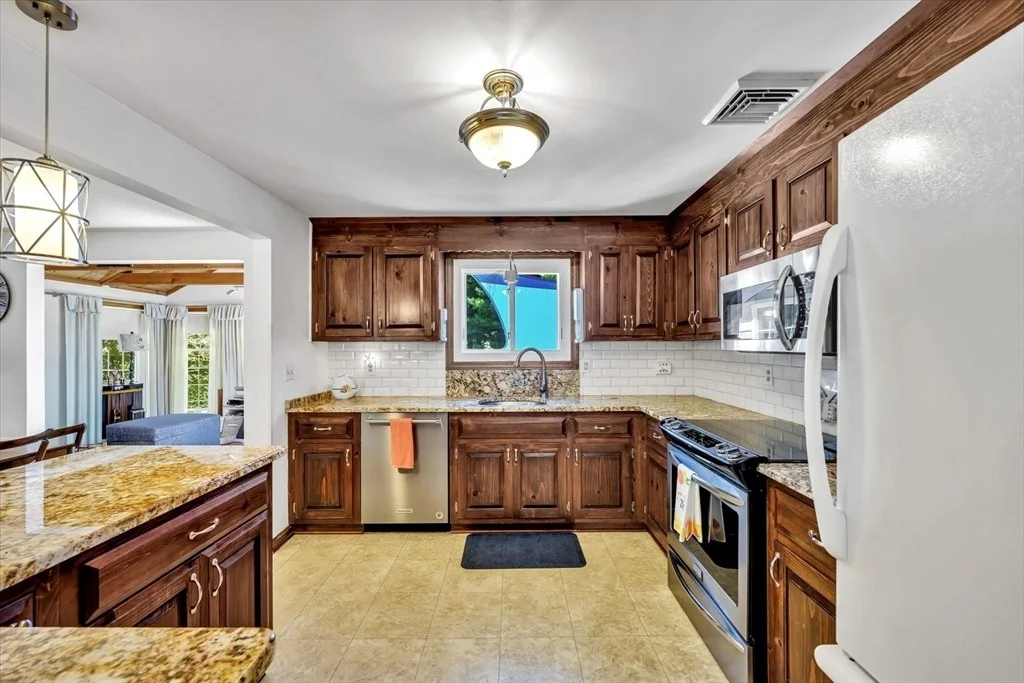 Photo of 248 Mashpee Neck Rd
