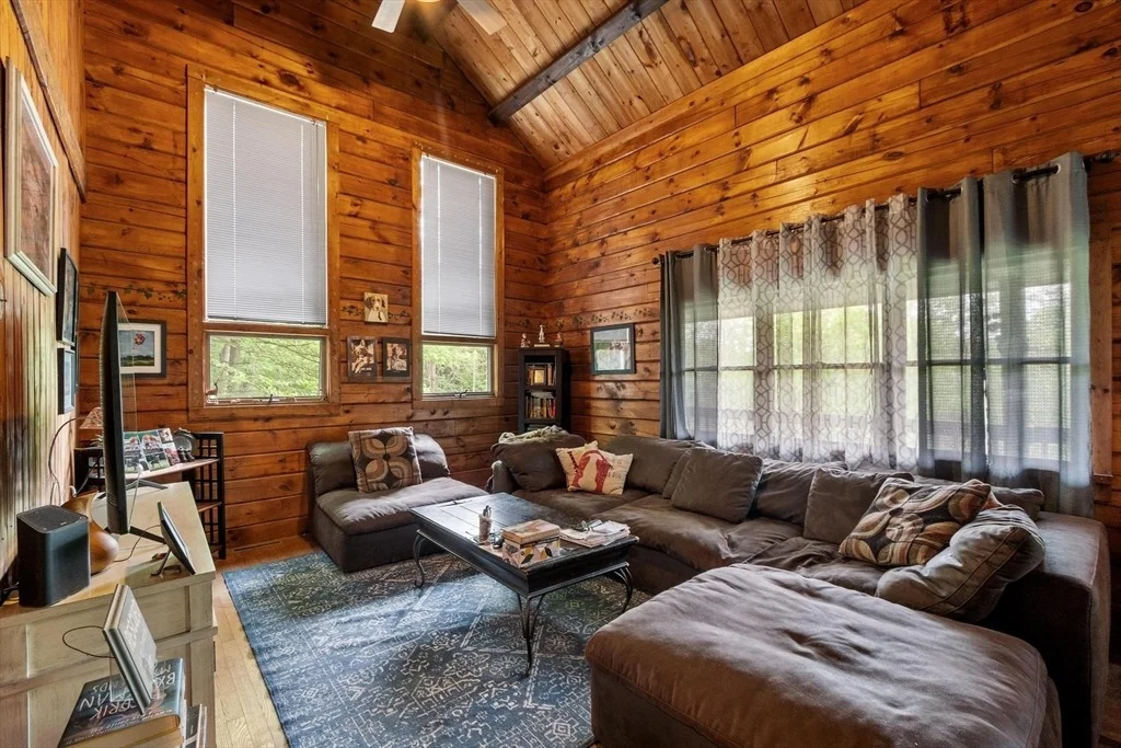 Photo of 90 Appleton Cir