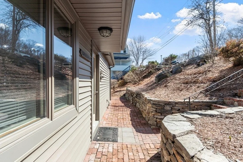 Photo of 469 Lake Ave