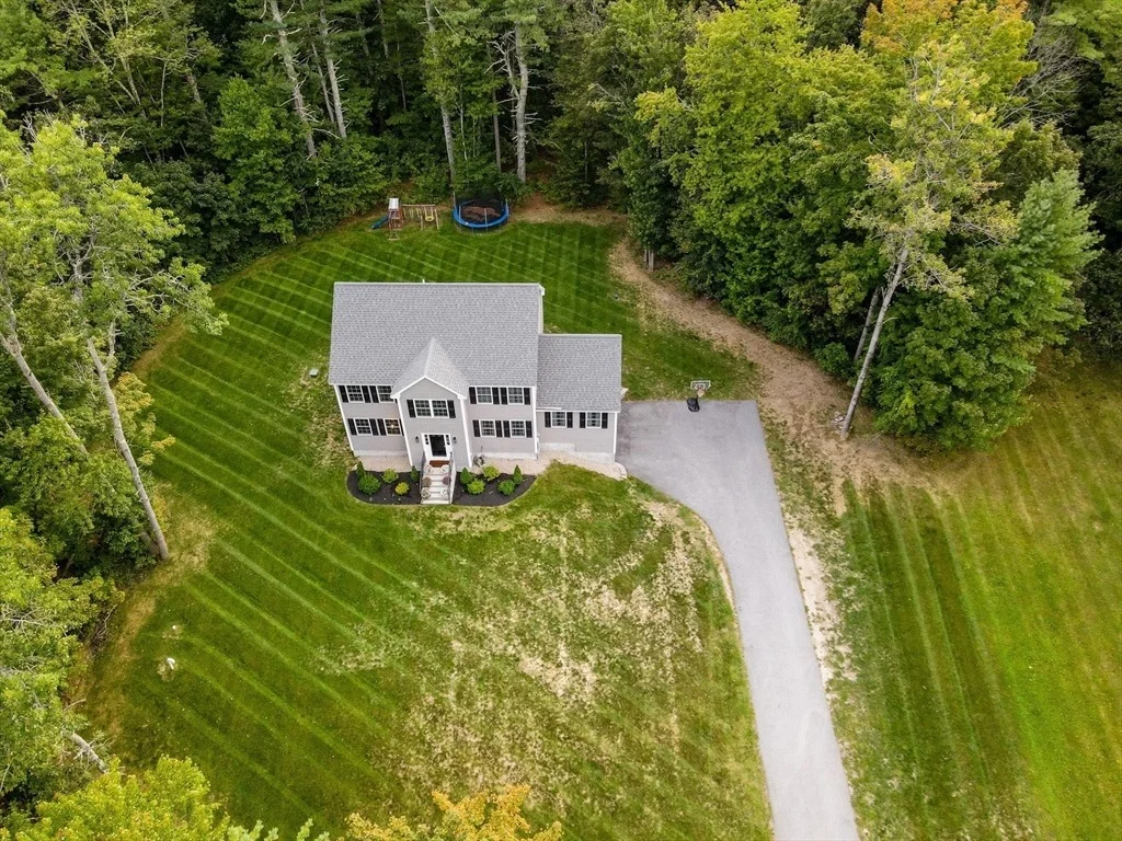 Photo of 35 Mammoth Rd