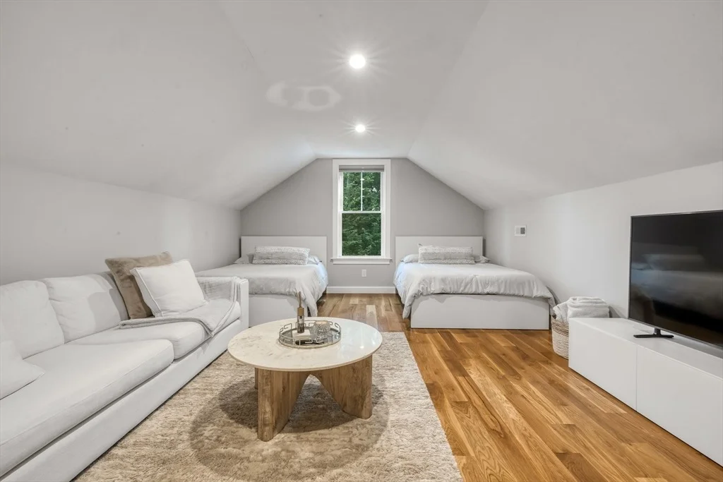 Photo of 540 Pulaski Boulevard