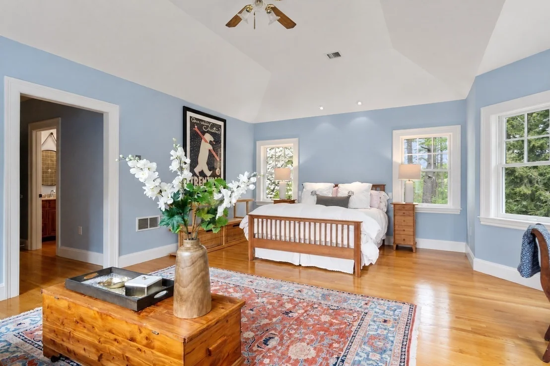 Photo of 1172 Lowell Rd