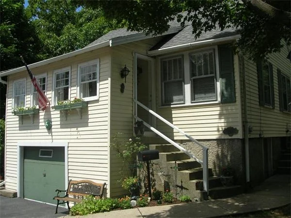 Photo of 1439 High Street
