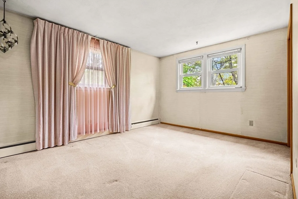Photo of 11 Dadant Dr
