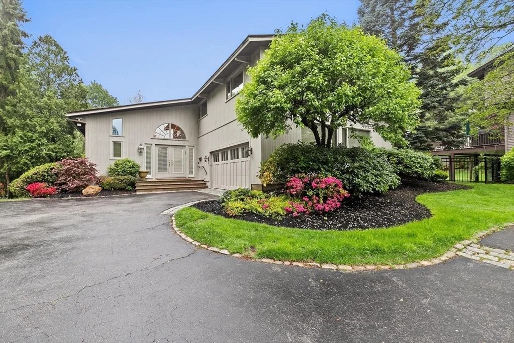 Photo of 25 Laurus Ln