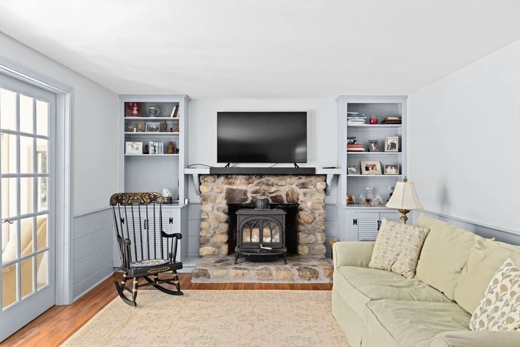 Photo of 28 Riverside Drive