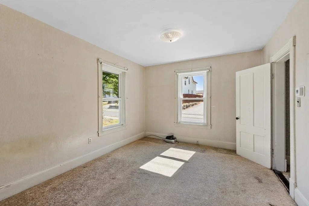 Photo of 33 West Meadow Road