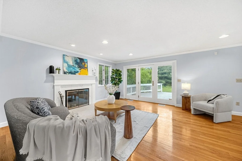 Photo of 4 Meadow Dr
