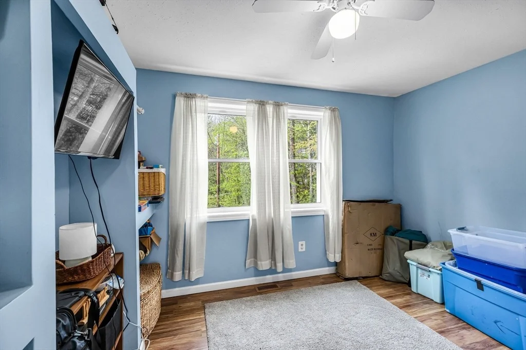 Photo of 302 Middlefield Rd