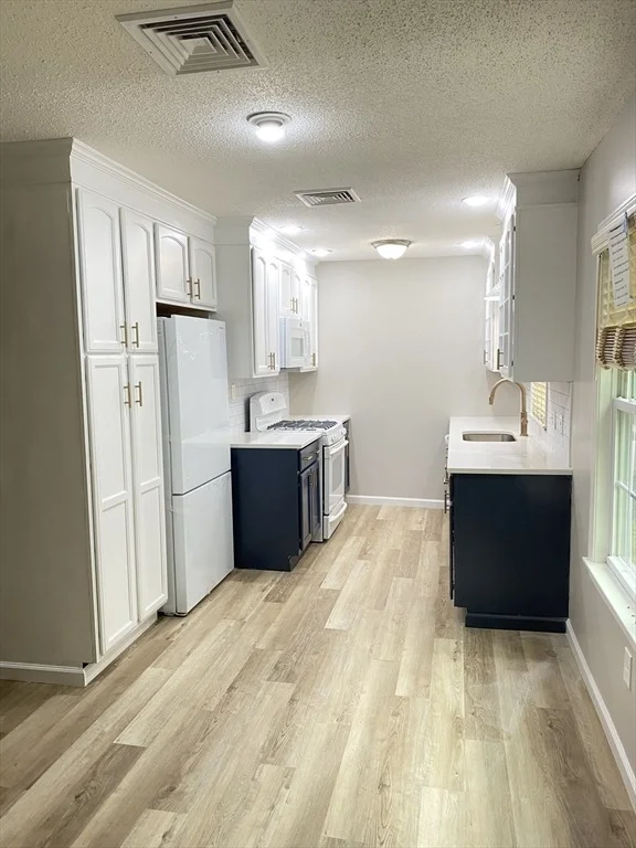 Photo of 915 Bradley Road