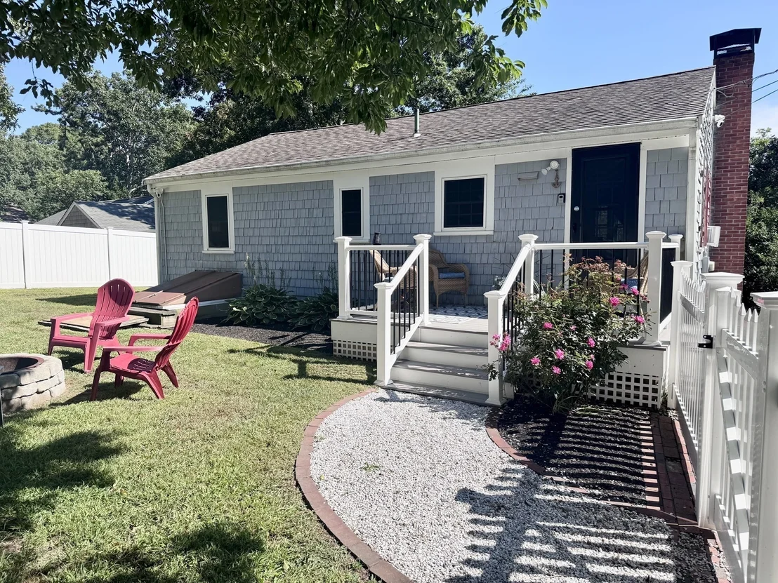 Photo of 42 Vineyard Ave