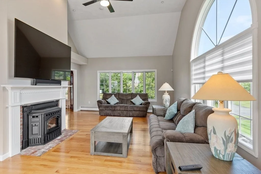 Photo of 14 Lakeview Ave