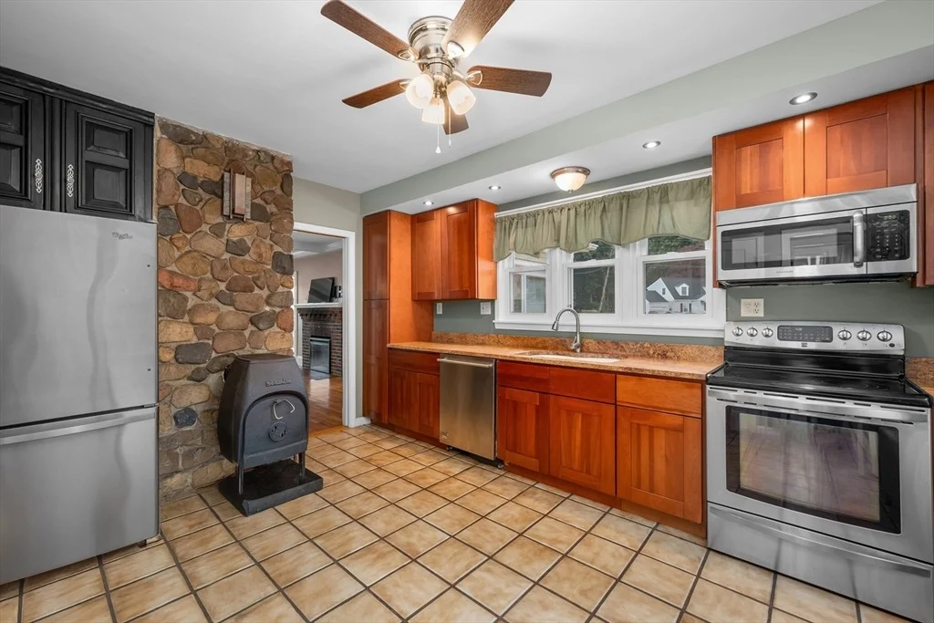 Photo of 2 Howard St.