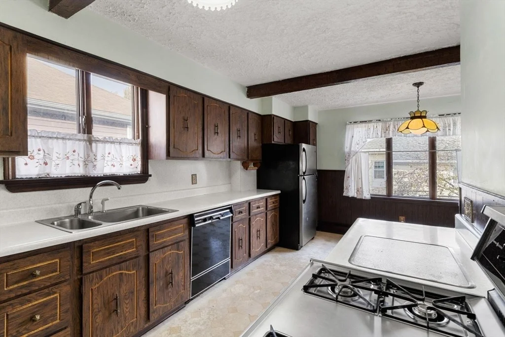 Photo of 37 Greenhalge Ave